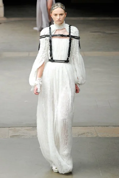 Look 29